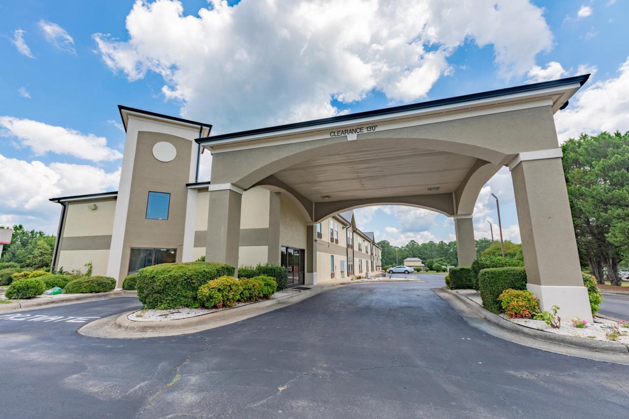 Baymont By Wyndham Creedmoor Hotel Luaran gambar