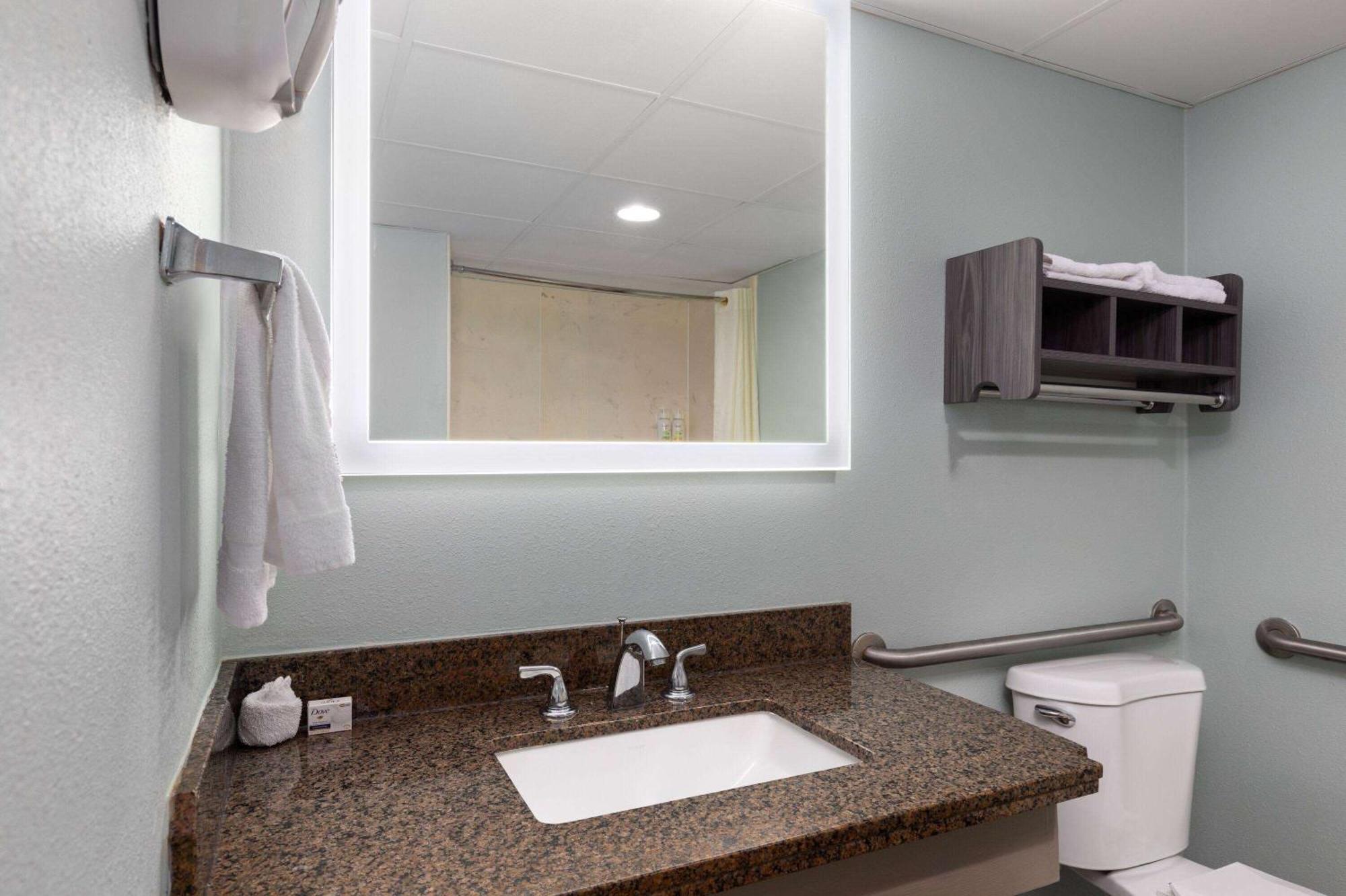 Baymont By Wyndham Creedmoor Hotel Luaran gambar